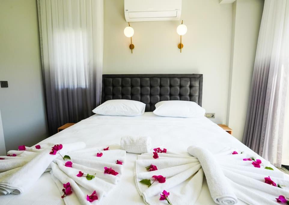 Postel nebo postele na pokoji v ubytování Dalyan Villa Alba