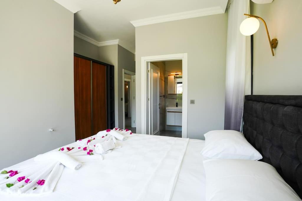 Postel nebo postele na pokoji v ubytování Dalyan Villa Alba