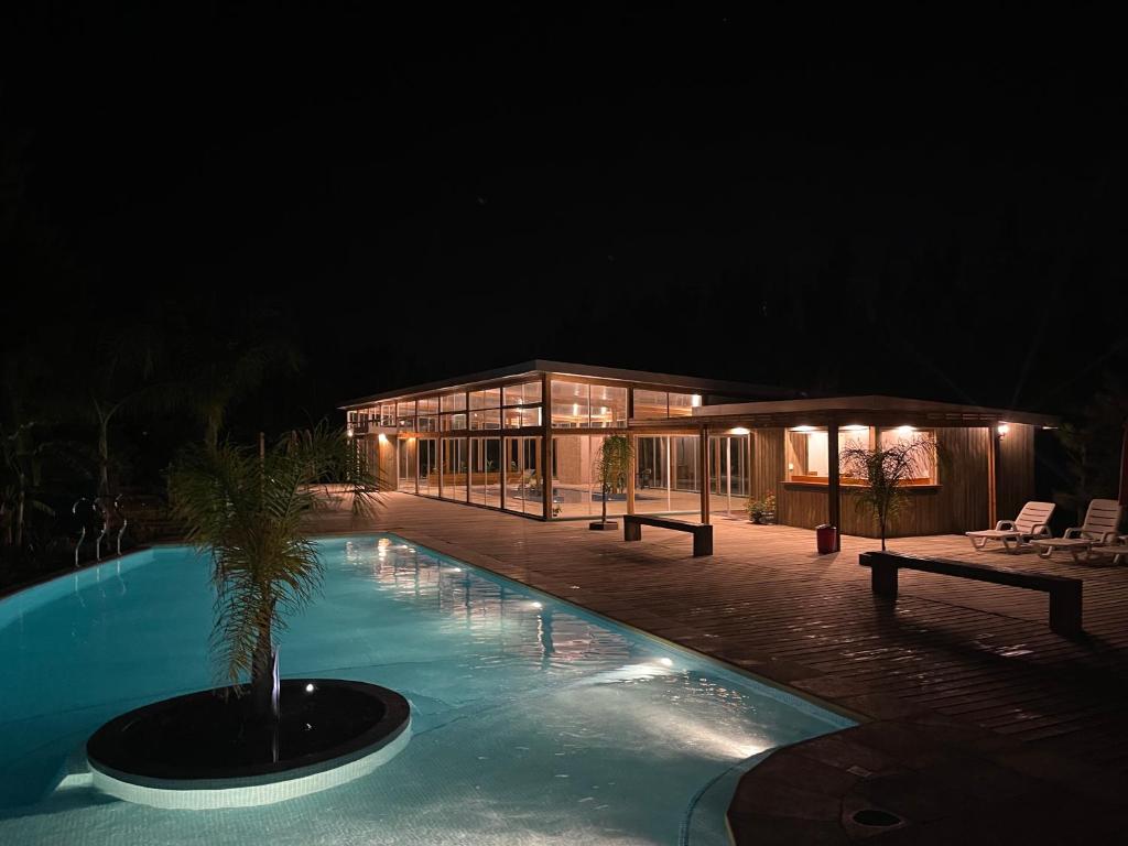 Bazén v ubytování Villa Las Flores nebo v jeho okolí