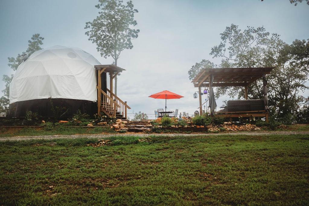 Zahrada ubytování WATERFRONT LUXURY GLAMPING DOME