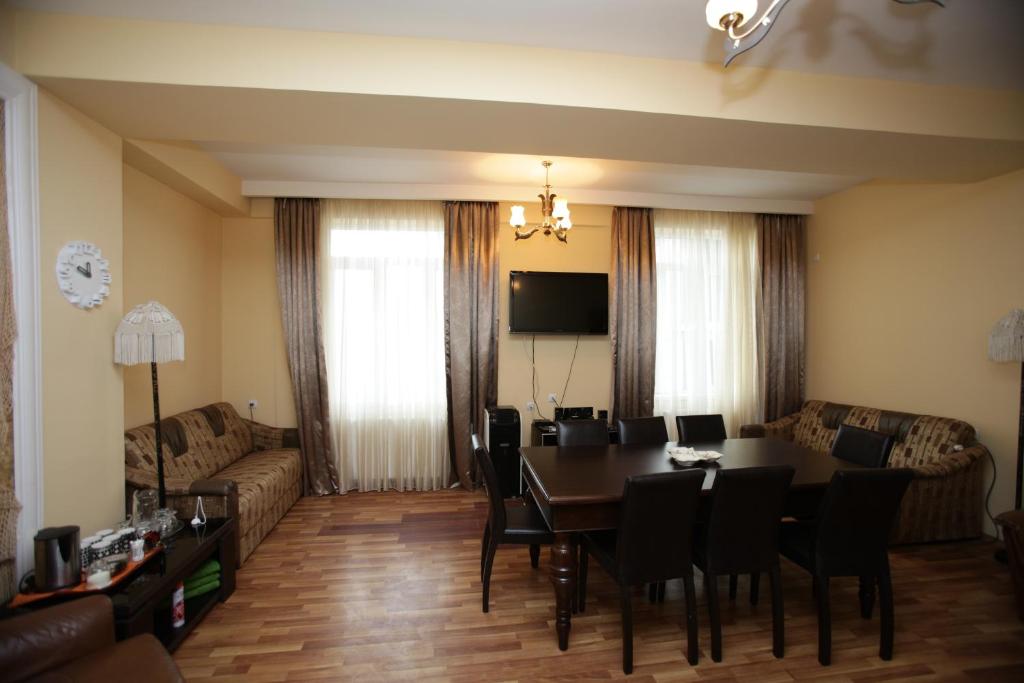 TV a/nebo společenská místnost v ubytování Mia B&B Tbilisi