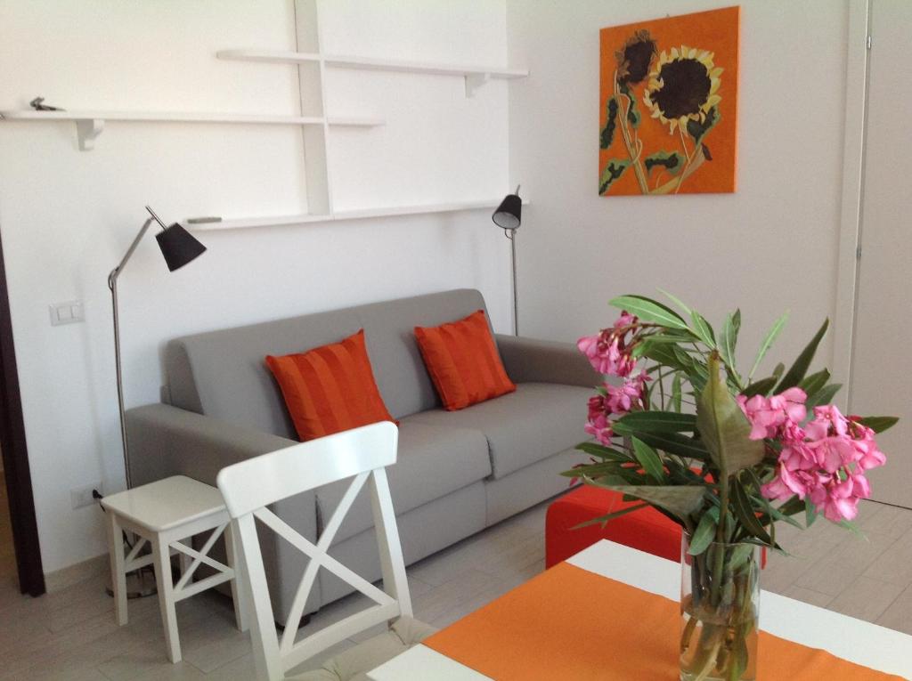 a living room with a couch and a table at Attico al Centro in Cefalù