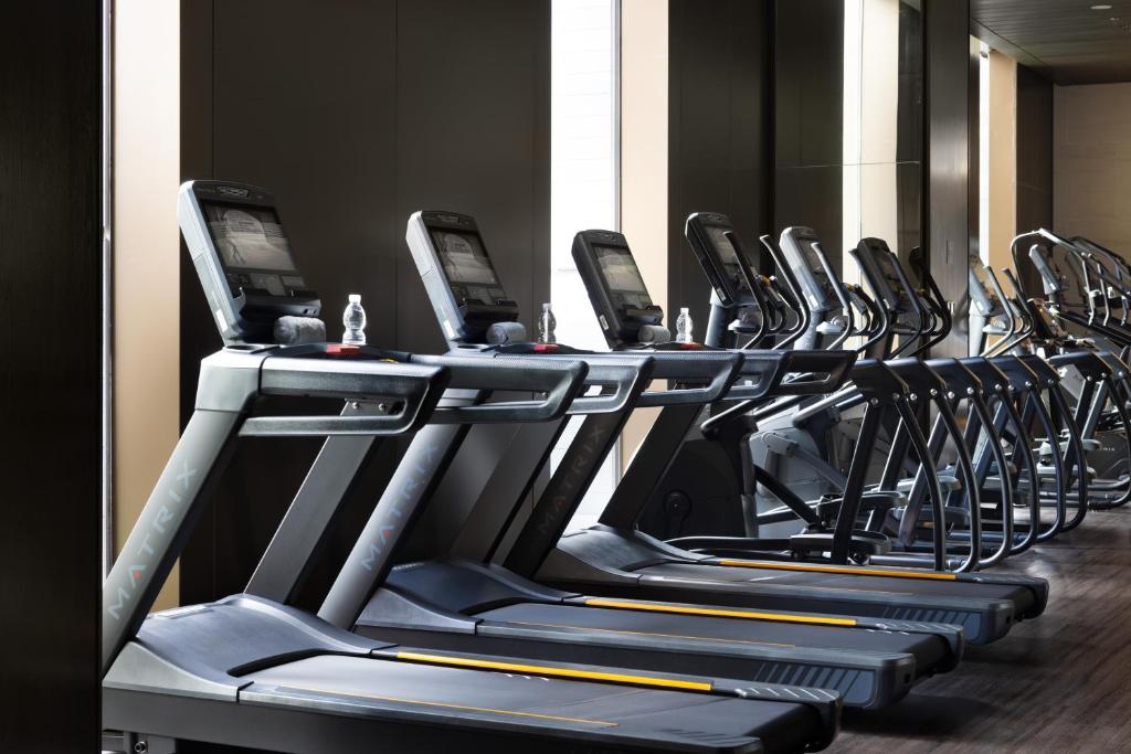 Fitness centrum a/nebo fitness zařízení v ubytování Guangzhou Marriott Hotel Baiyun
