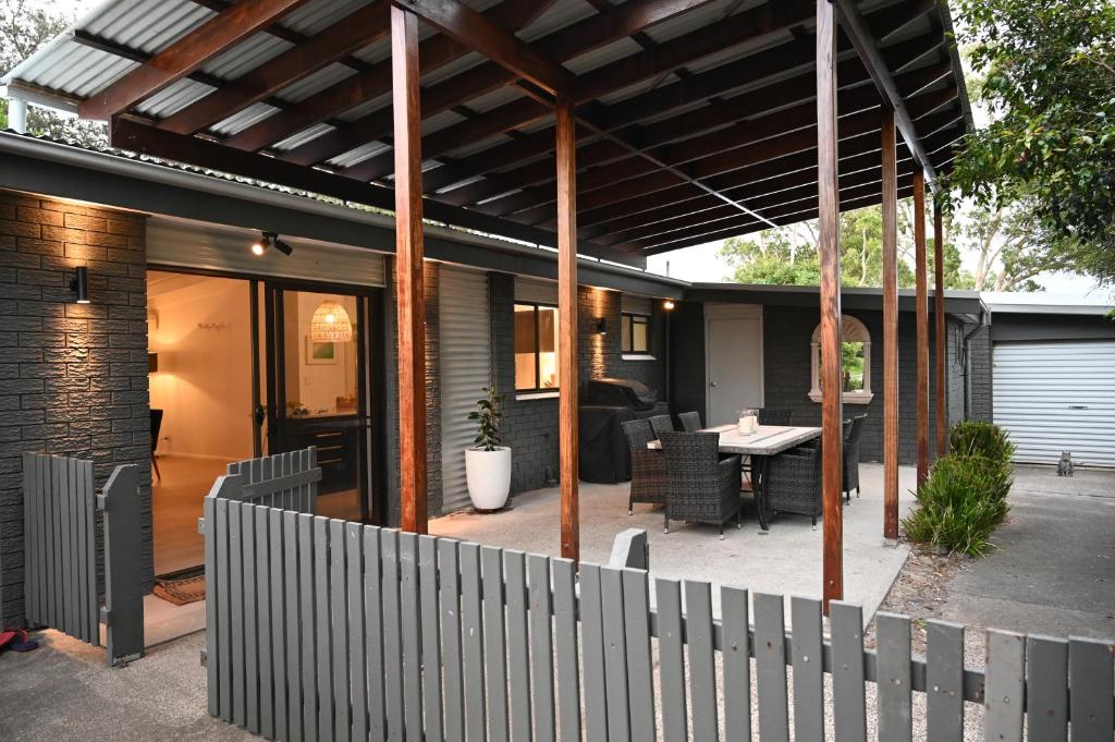 Luxe Beach House Boomerang Beach (3hrs from SYD), Boomerang Beach