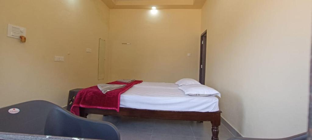 Letto o letti in una camera di Greenstone Resort Hampi