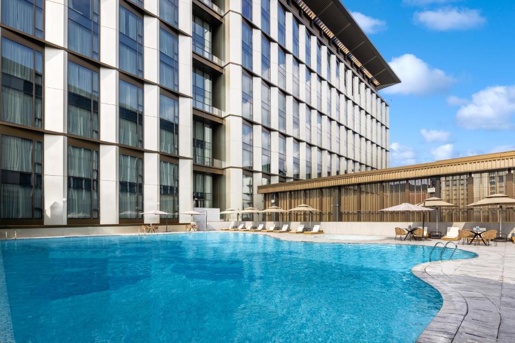 Bazén v ubytování Four Points by Sheraton Guangzhou, Baiyun nebo v jeho okolí