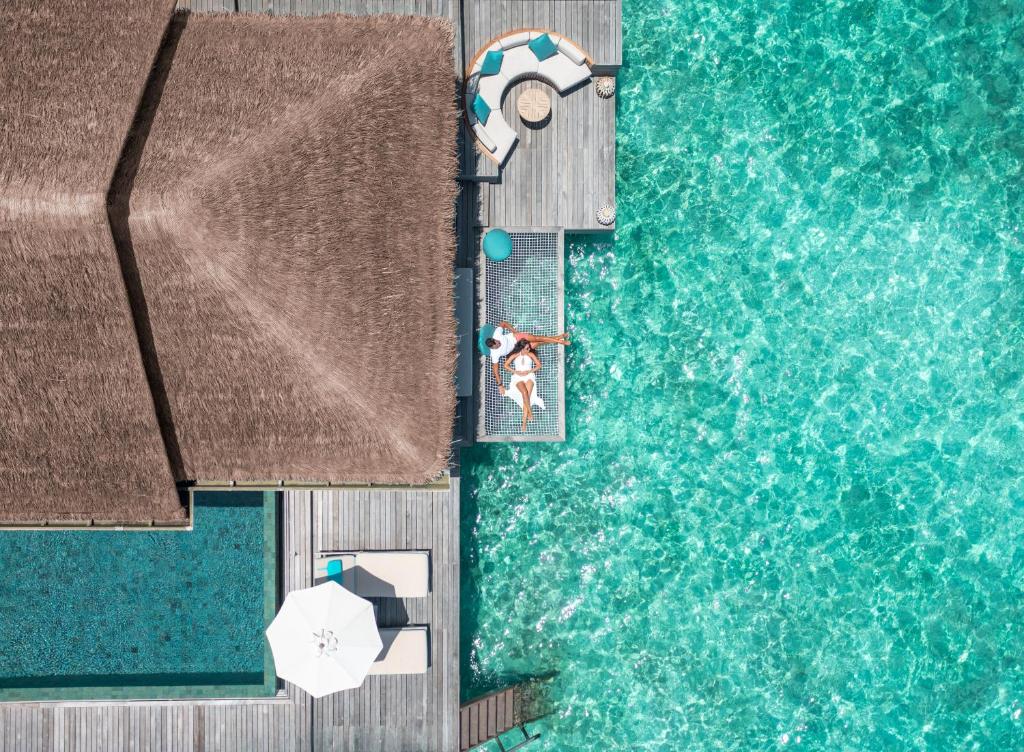 Bazén v ubytování Anantara Kihavah Maldives Villas nebo v jeho okolí