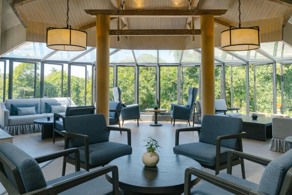 Posezení v ubytování Novus Giri Resort & Spa
