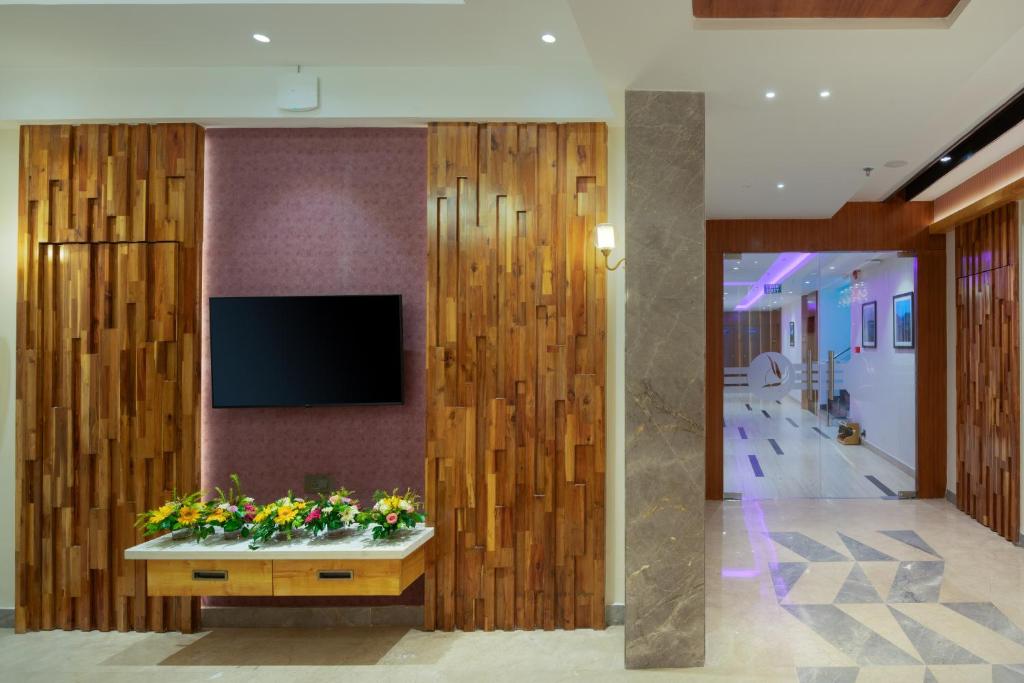 TV a/nebo společenská místnost v ubytování Cozzet Victoria Hotel