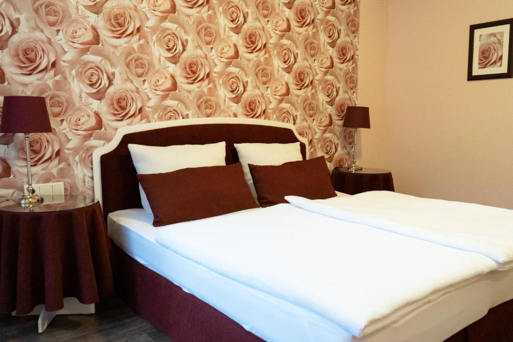 Postel nebo postele na pokoji v ubytování Rein Klassik Hotel