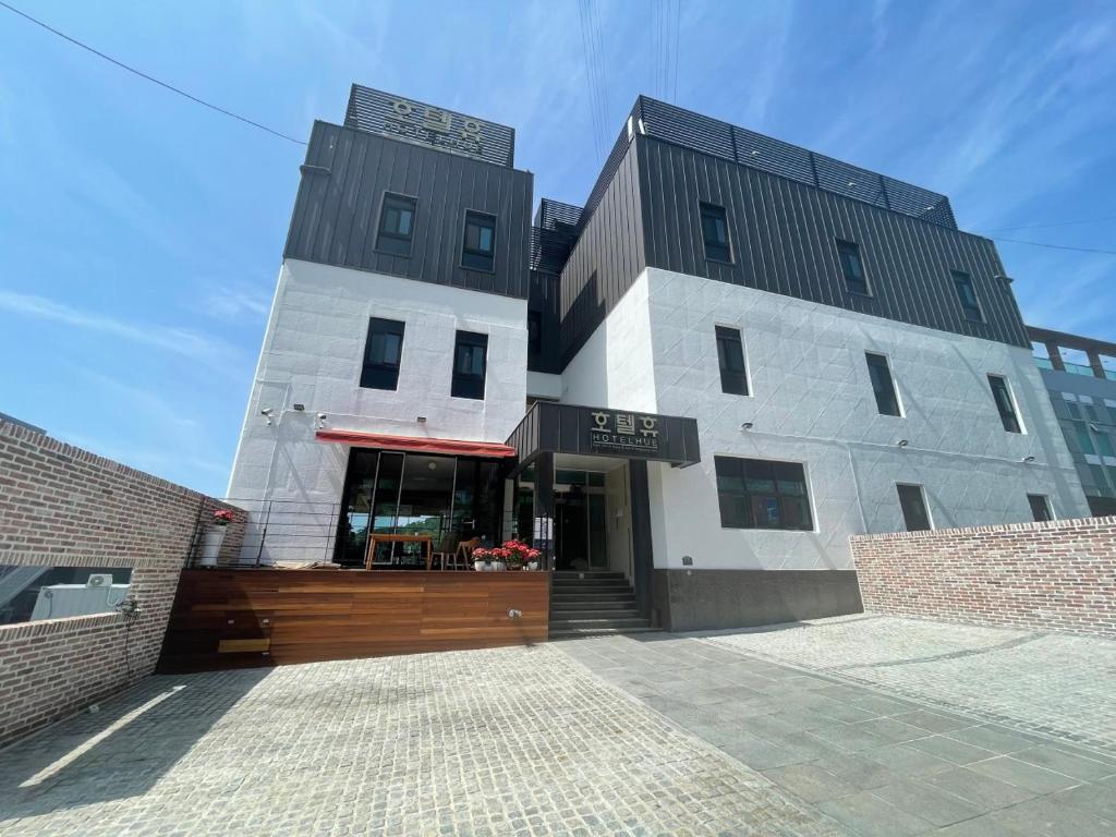 Gallery image of Hotel Hue in Tongyeong
