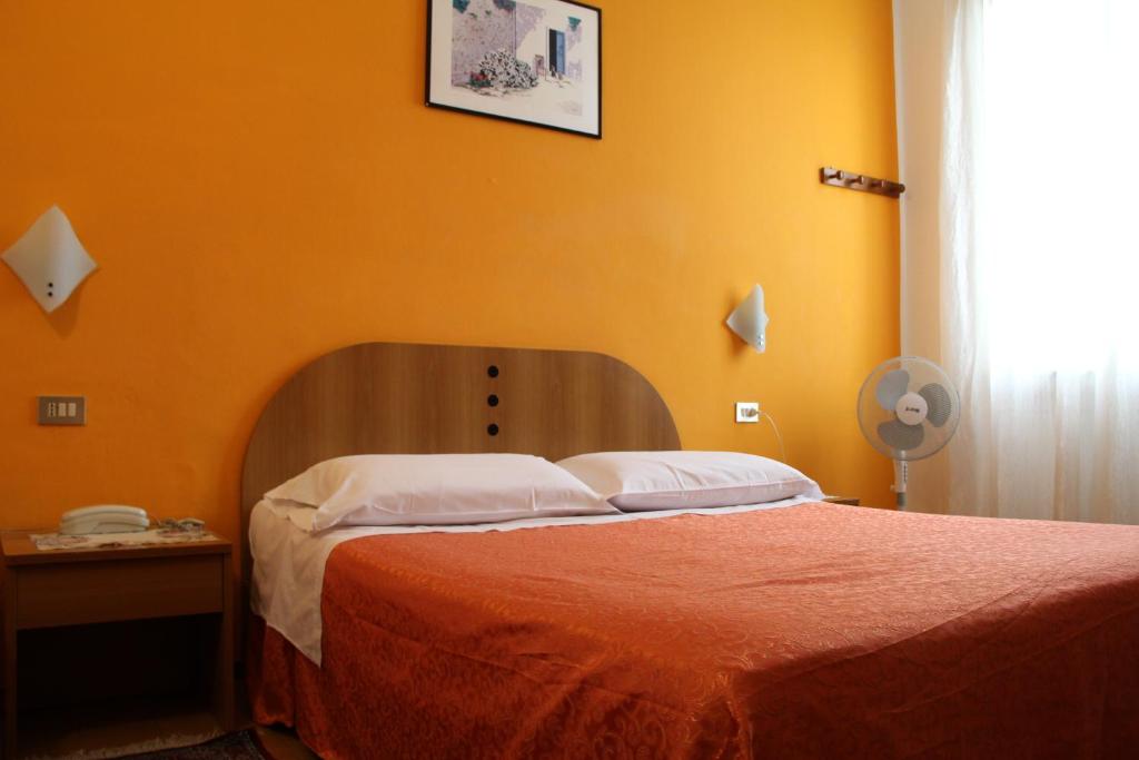 
Standard Double Room with Shared Bathroom
