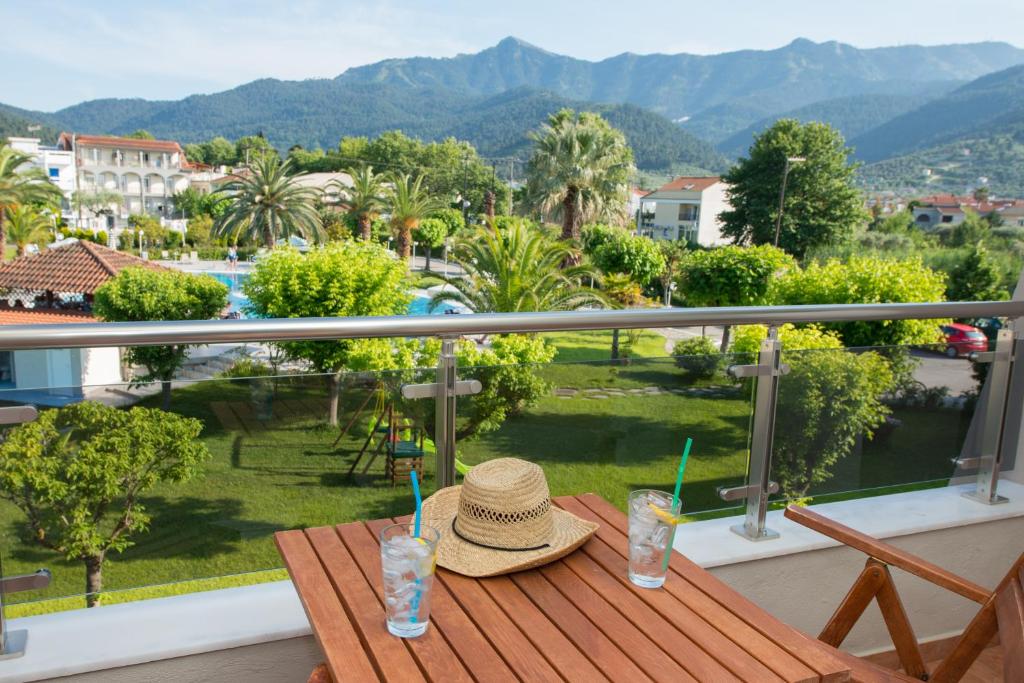 Nespecifikovaný výhled na hory nebo výhled na hory při pohledu z hotelu