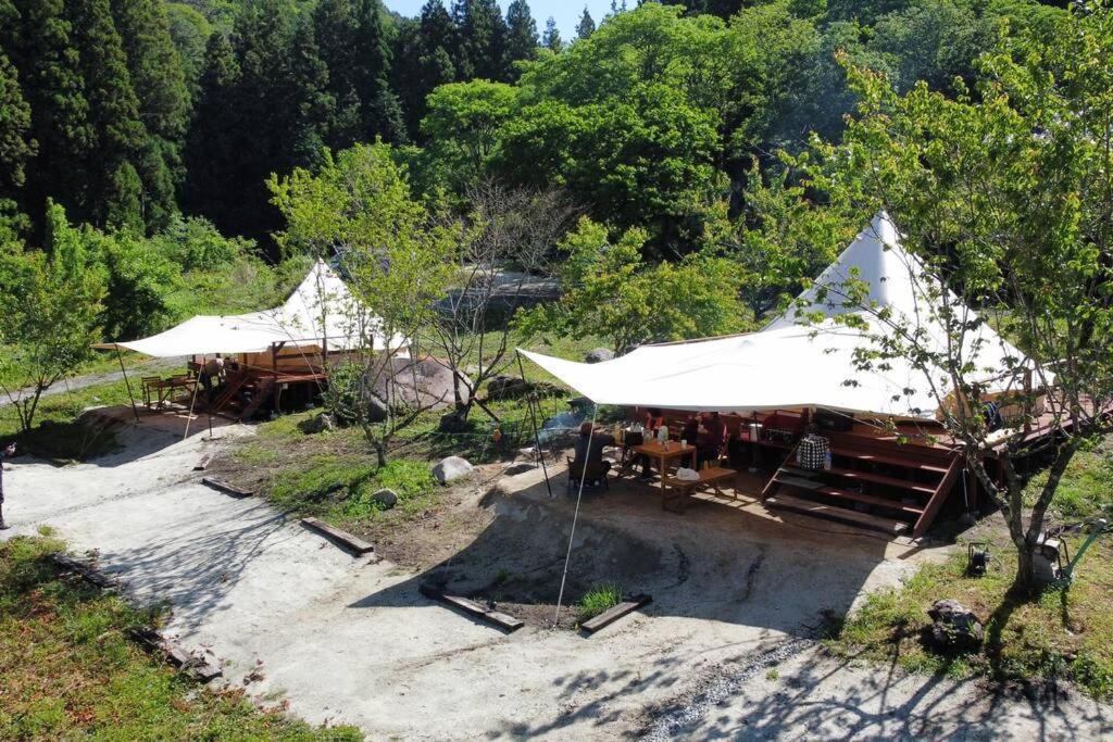 Příroda nedaleko luxury tent
