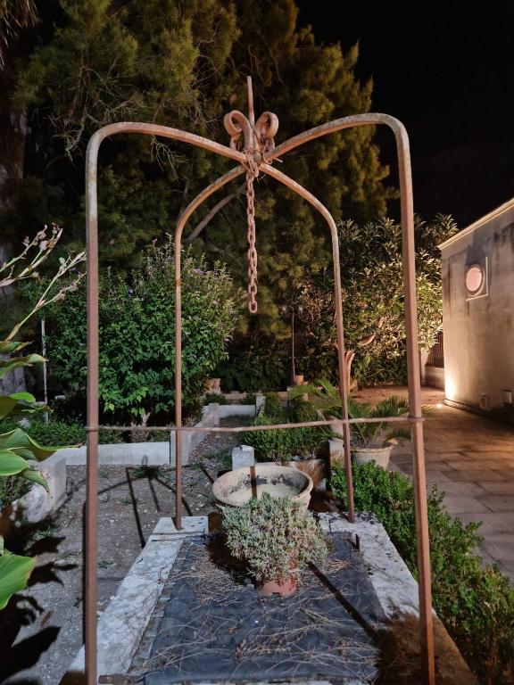Zahrada ubytování Palazzo de Carlo e il parco dei 7 pozzi