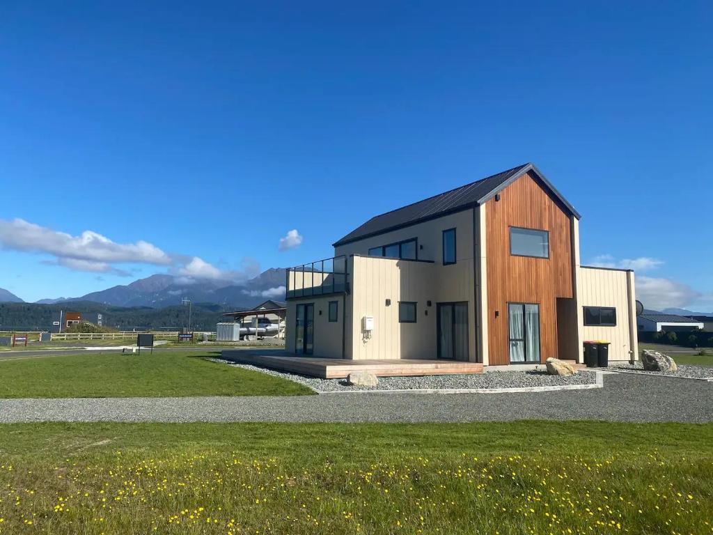 The Little Lake House, Te Anau (updated prices 2024)