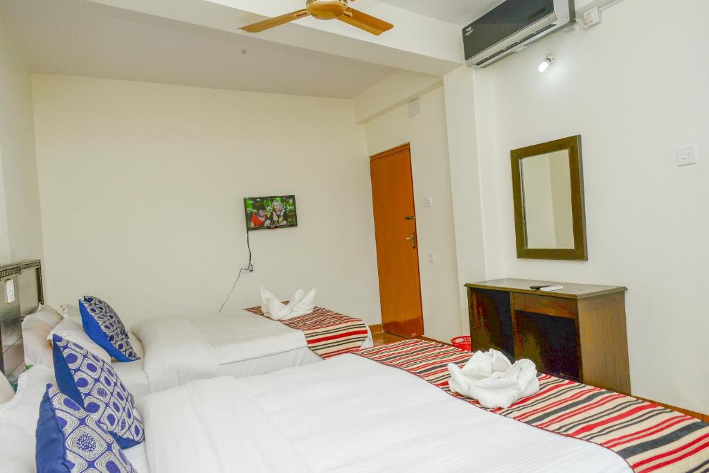 Postel nebo postele na pokoji v ubytování Hotel Admire Pokhara Pvt. Ltd.