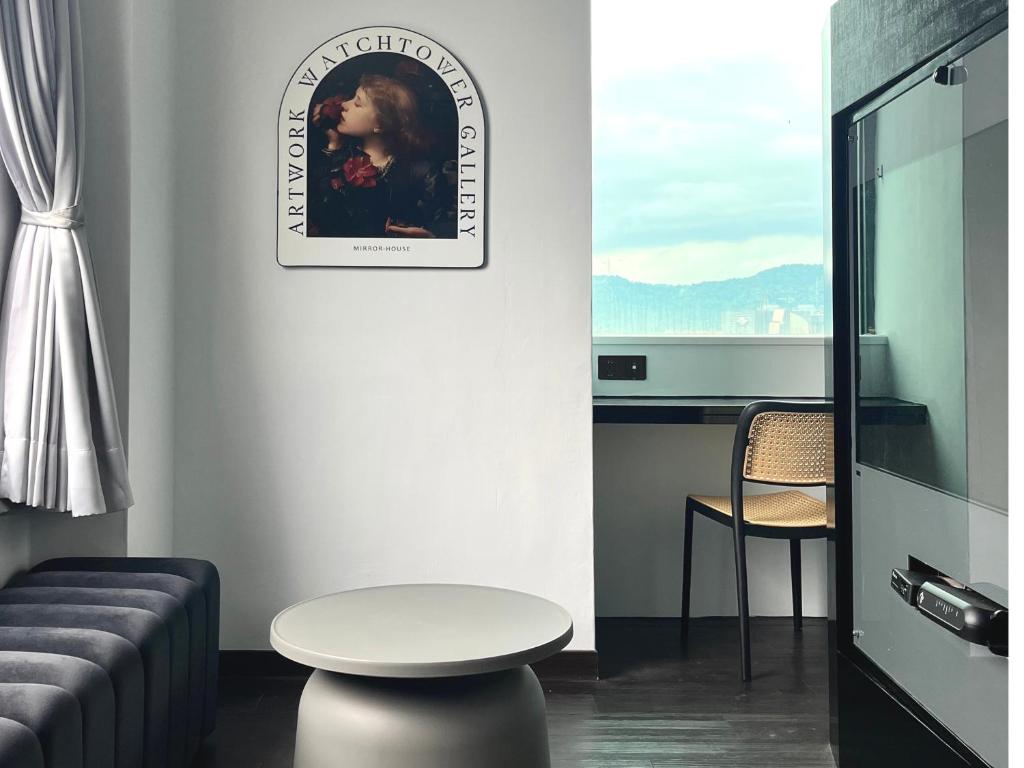 TV a/nebo společenská místnost v ubytování 小隱居Hermit Dorm-聖雄商旅