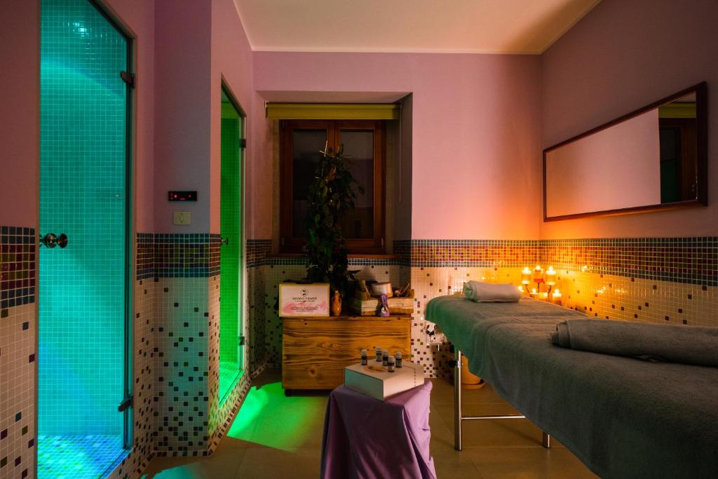 a bathroom with a shower with green and pink at Casa Menta in Marčana