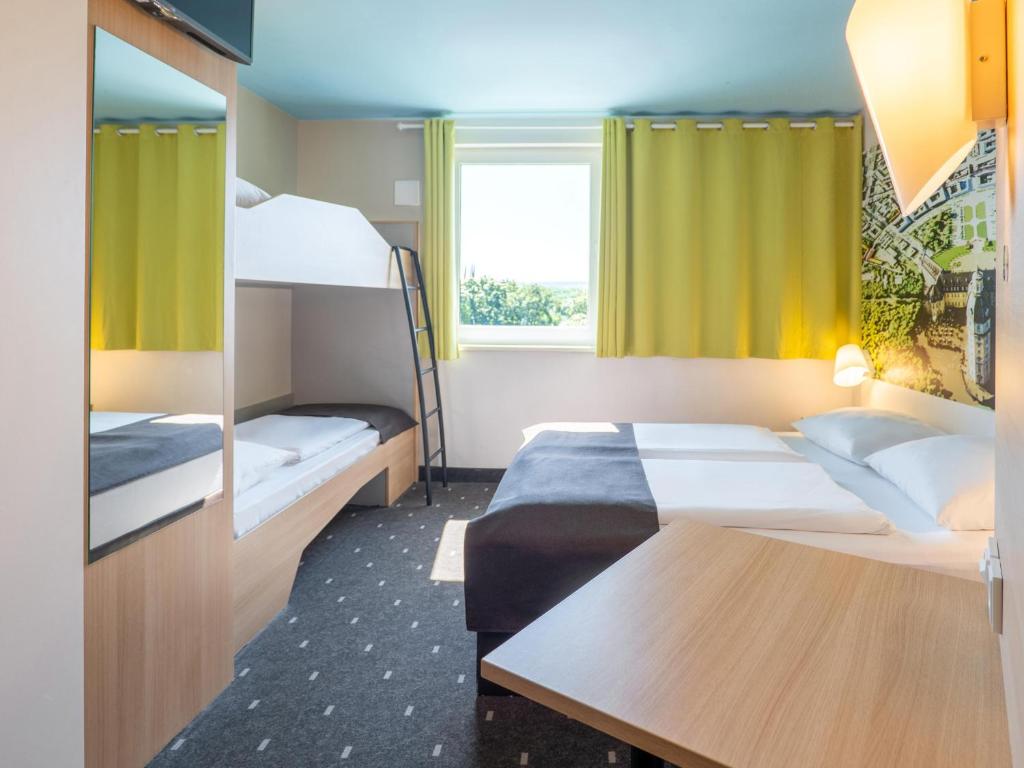 Postel nebo postele na pokoji v ubytování B&B Hotel Karlsruhe