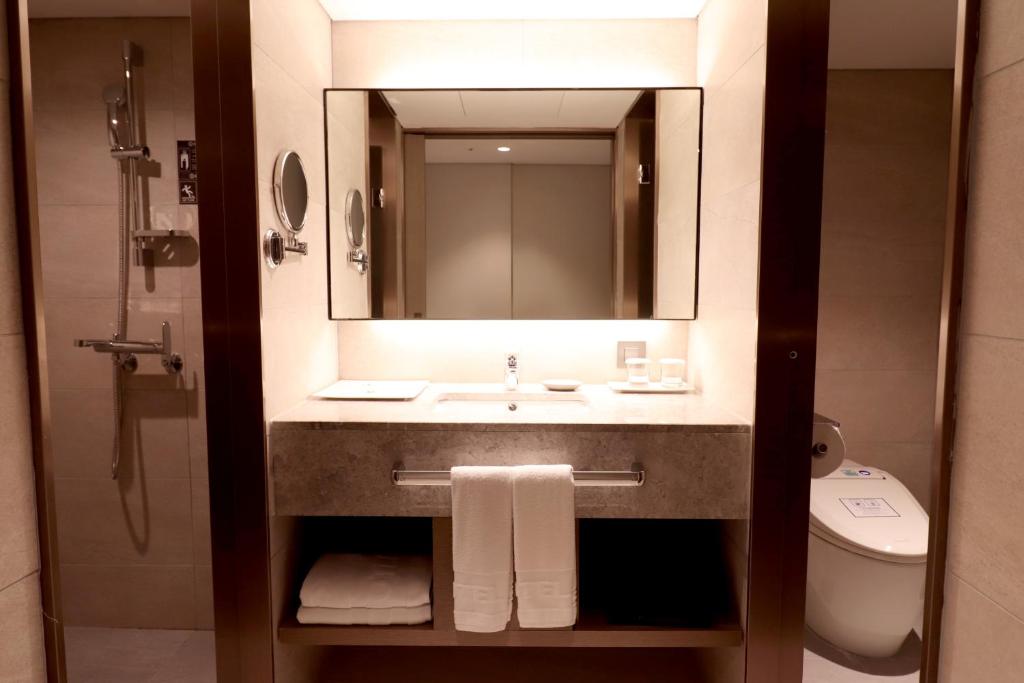 Um banheiro em Hotel PJ Myeongdong