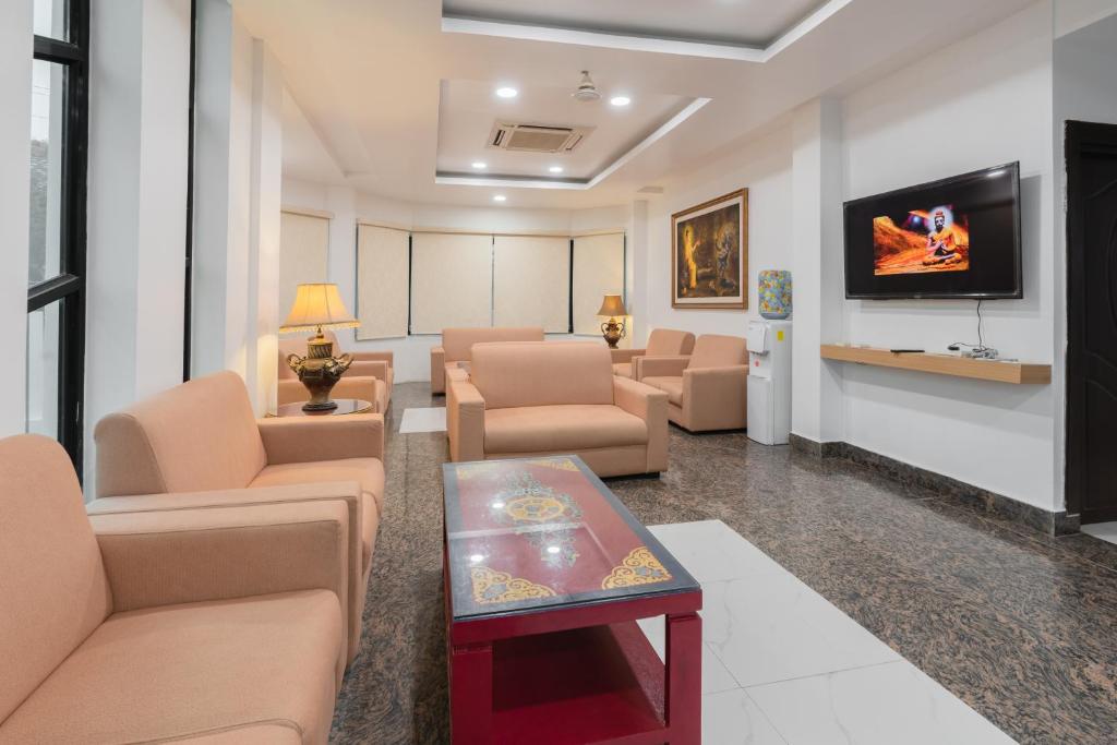 TV a/nebo společenská místnost v ubytování Hotel Ratnasambhava