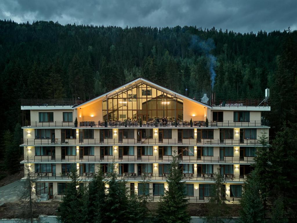 Nespecifikovaný výhled na hory nebo výhled na hory při pohledu z hotelu