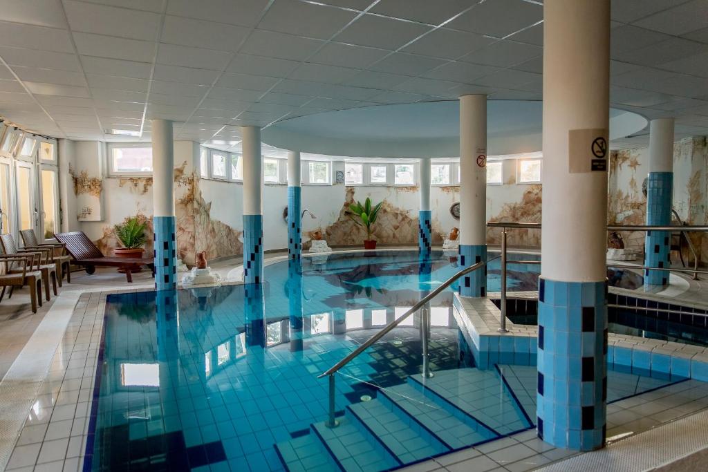 Bazén v ubytování Aphrodite Hotel nebo v jeho okolí