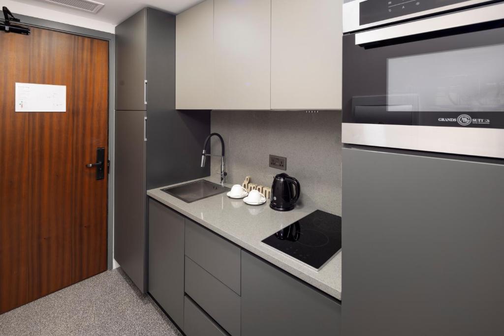 Grands Suites Hotel and Spa Sliema - 3