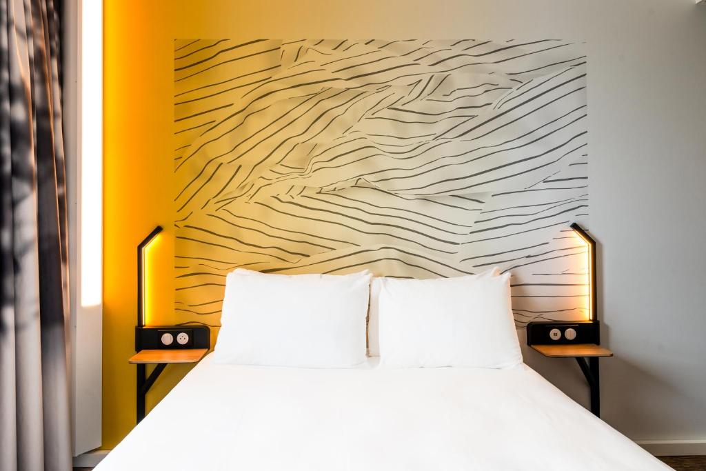 Postel nebo postele na pokoji v ubytování B&B HOTEL Besançon Valentin
