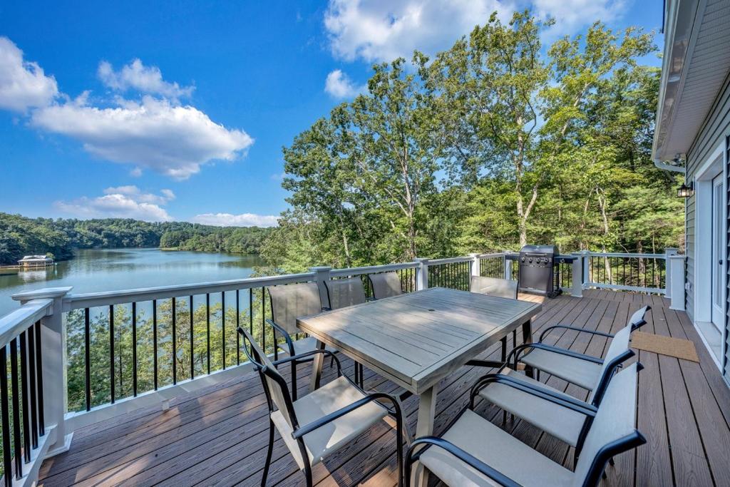 New! Waterfront, Fire Pit, Kayaks, SUP, Dock Fall 2023!, Goodview