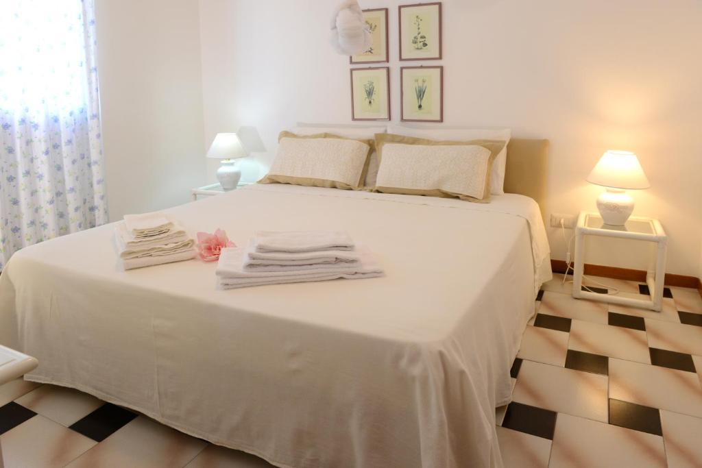 TopFloor apt with furnished terrace near the sea