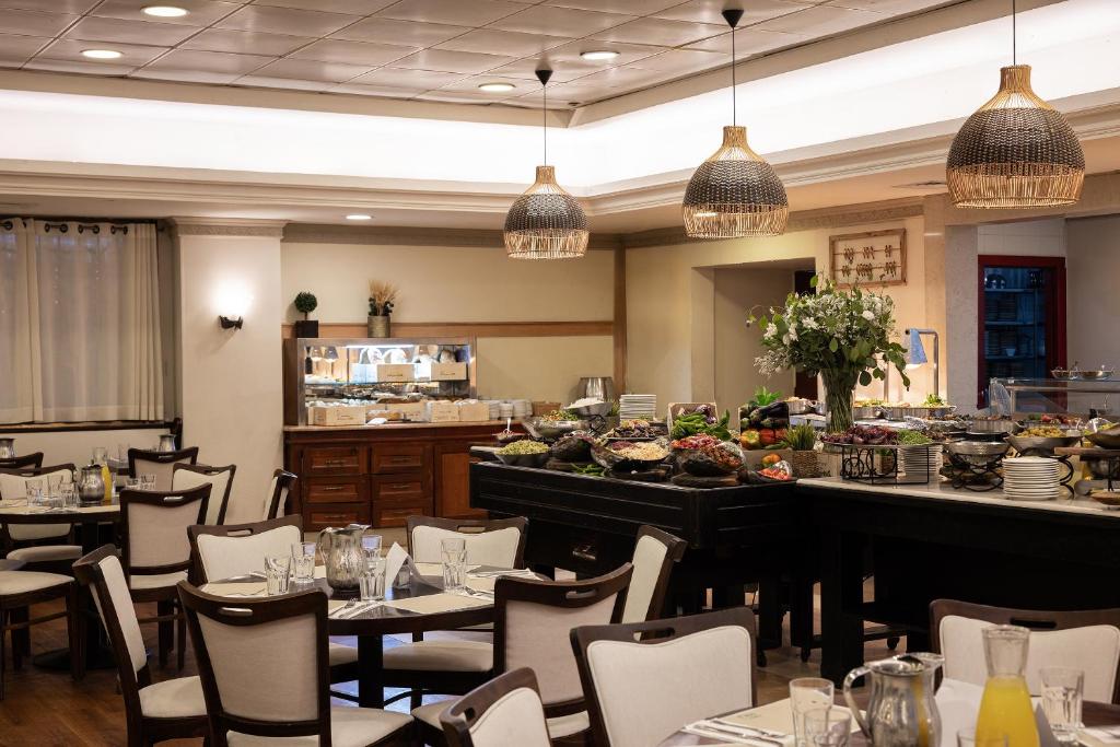 Nápoje v ubytování Caesar Premier Jerusalem Hotel