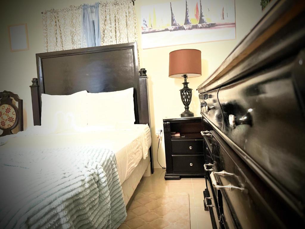 Postel nebo postele na pokoji v ubytování Sweet Holiday Haven