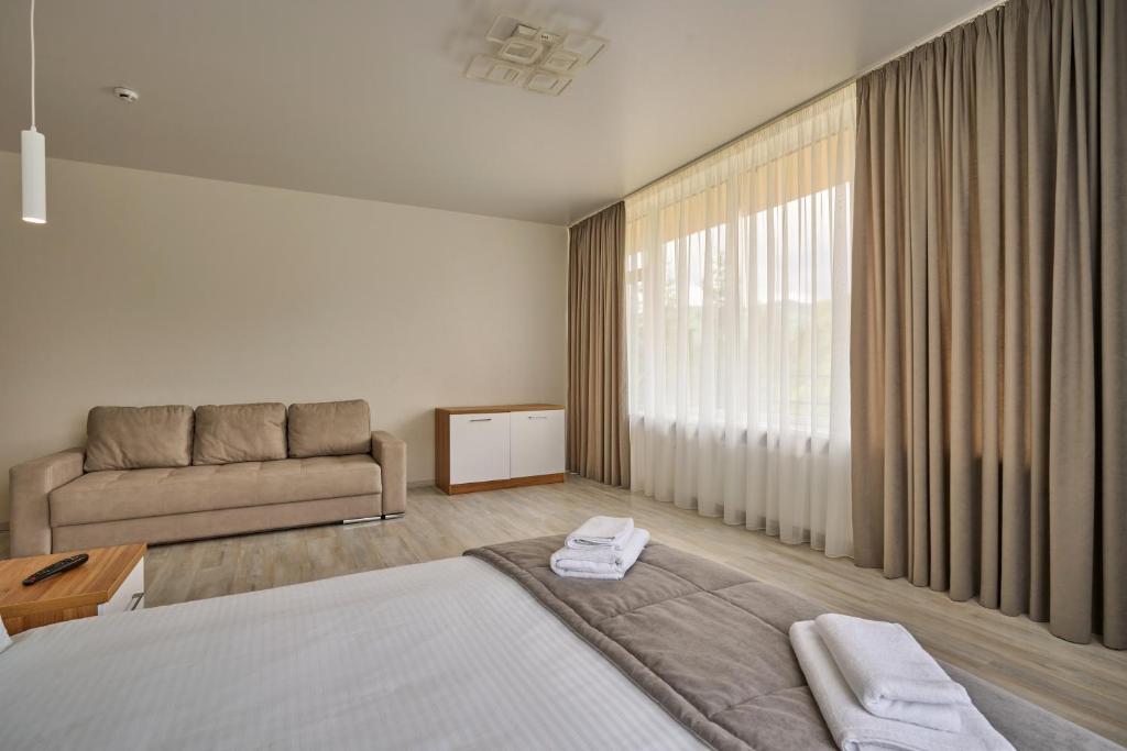 Postel nebo postele na pokoji v ubytování Готель У Борисовича & SPA