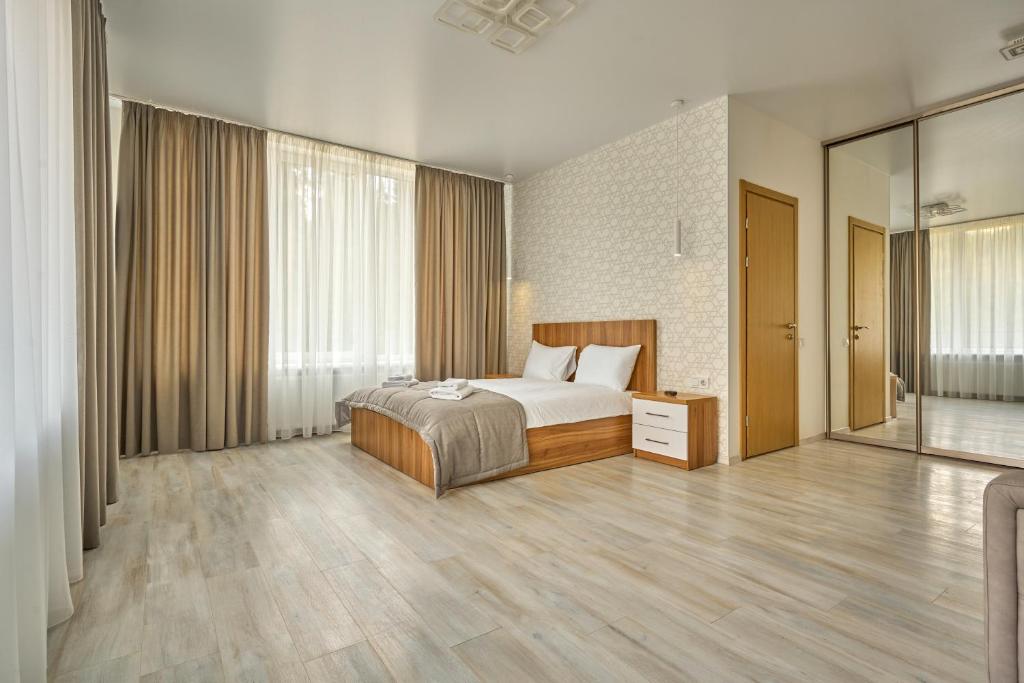 Postel nebo postele na pokoji v ubytování Готель У Борисовича & SPA