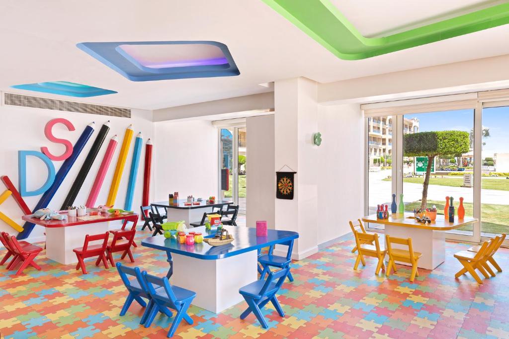 Детский клуб в Pickalbatros White Beach Resort - Hurghada