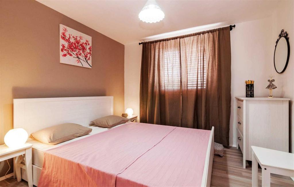 Posteľ alebo postele v izbe v ubytovaní New! Holiday Home Tina with pool