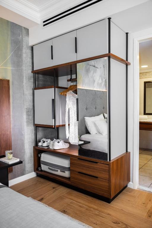 Postel nebo postele na pokoji v ubytování Caesar Premier Tiberias Hotel