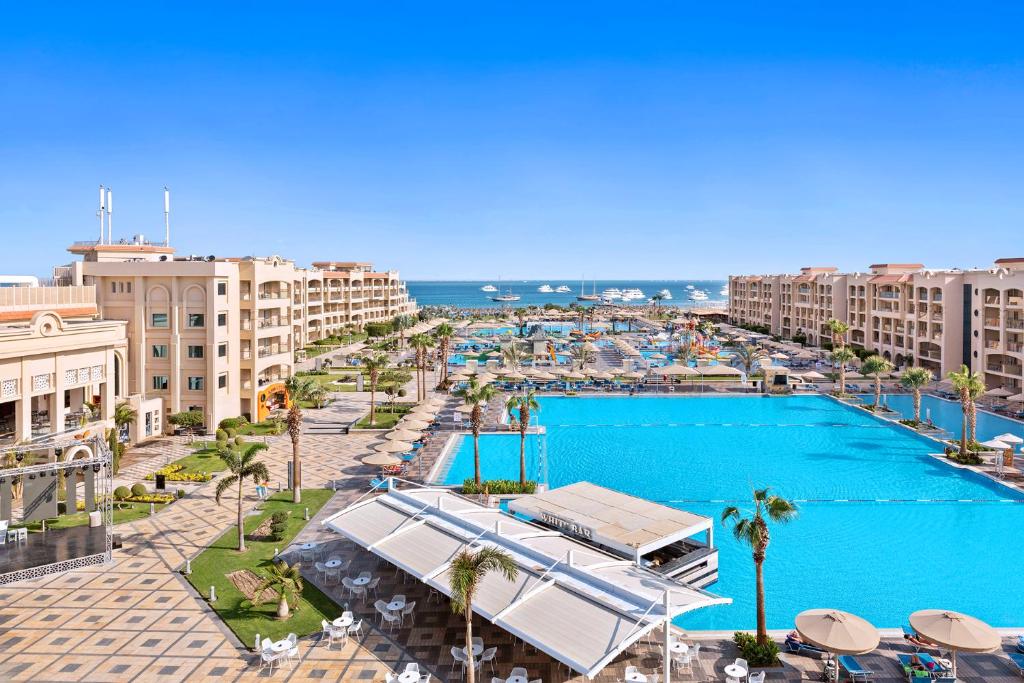 Бассейн в Pickalbatros White Beach Resort - Hurghada или поблизости
