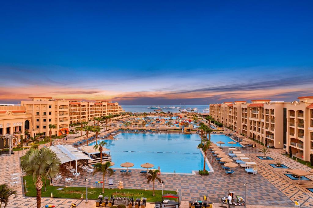Бассейн в Pickalbatros White Beach Resort - Hurghada или поблизости