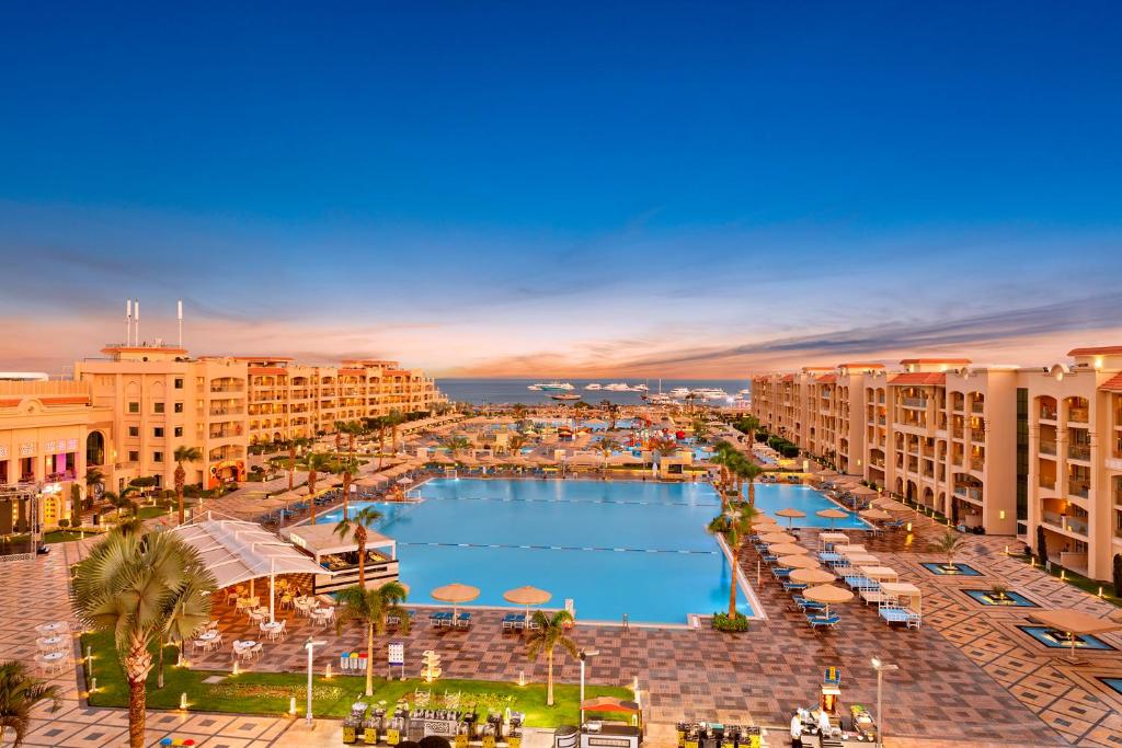 Бассейн в Pickalbatros White Beach Resort - Hurghada или поблизости