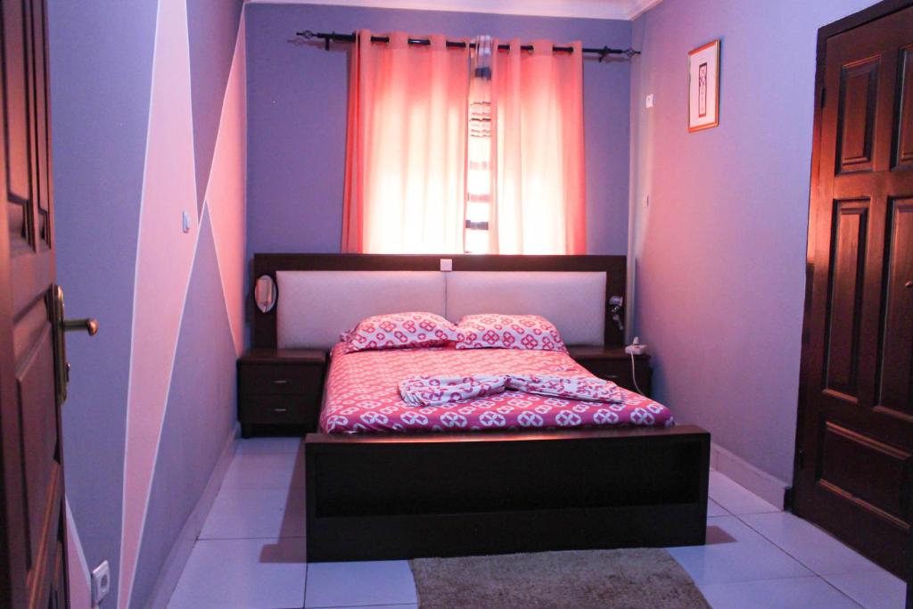 En eller flere senge i et værelse på PNHouse Anguissa