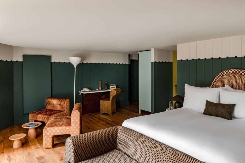 Cowley Manor Experimental - 