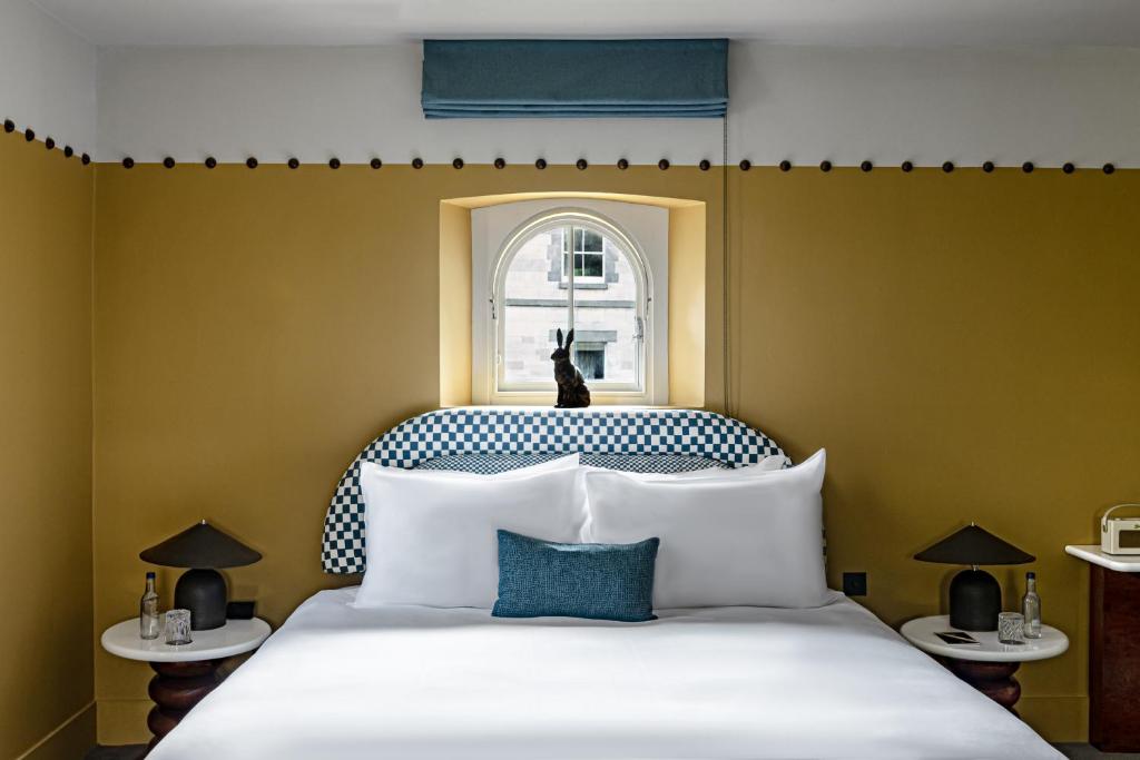 Cowley Manor Experimental - 