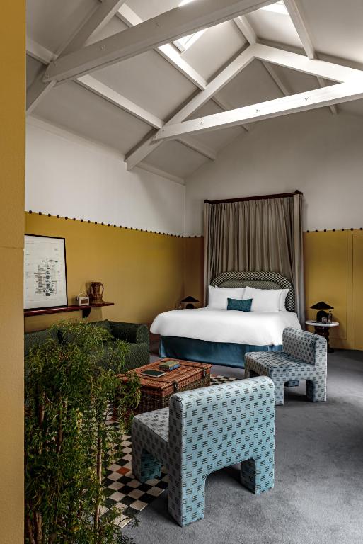 Cowley Manor Experimental - 
