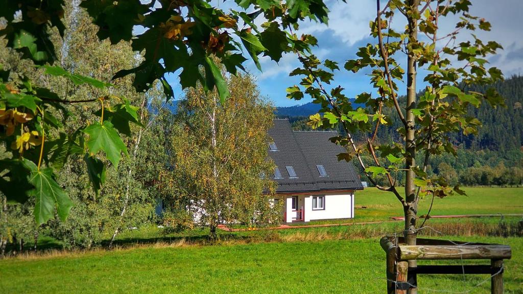 Ogród w obiekcie Rezydencja Ostoja