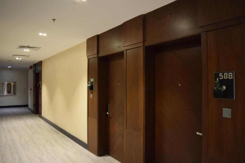 a hallway with wooden doors in a building at Glamour Inn AL Nuzha -جلامور ان النزهة in Jeddah