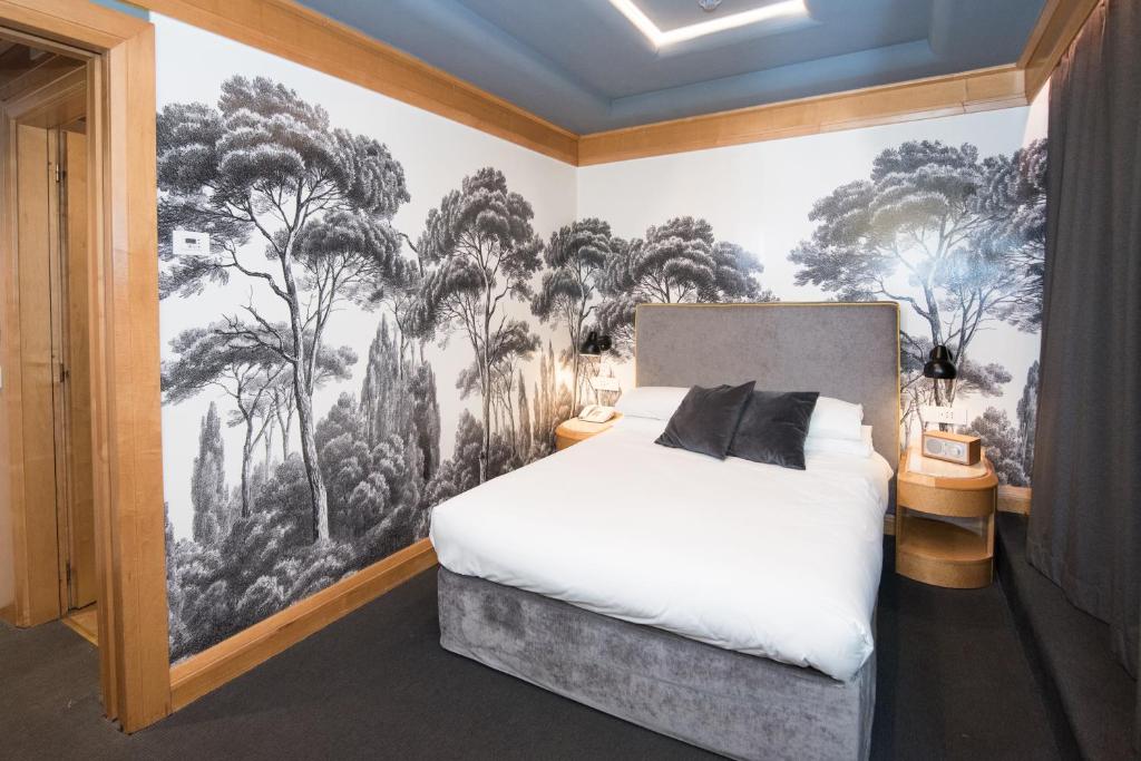 Łóżko lub łóżka w pokoju w obiekcie Hotel White
