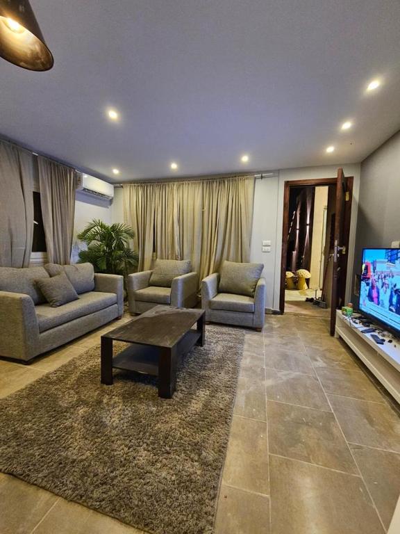 Fancy Roof Apartment, Sheikh Zayed (updated prices 2024)